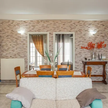 Апартаменти Aura Estate