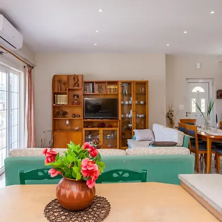 아파트 Aura Estate *