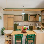 Aura Estate Apartment *